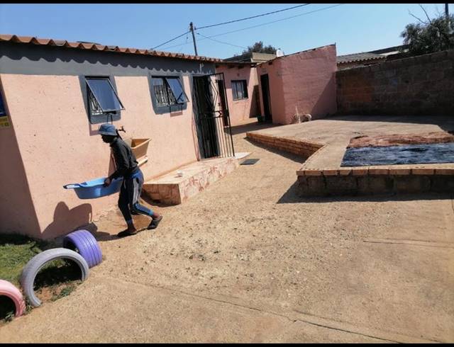 2 BEDROOM HOUSE FOR SALE IN BRAAMFISCHERVILLE